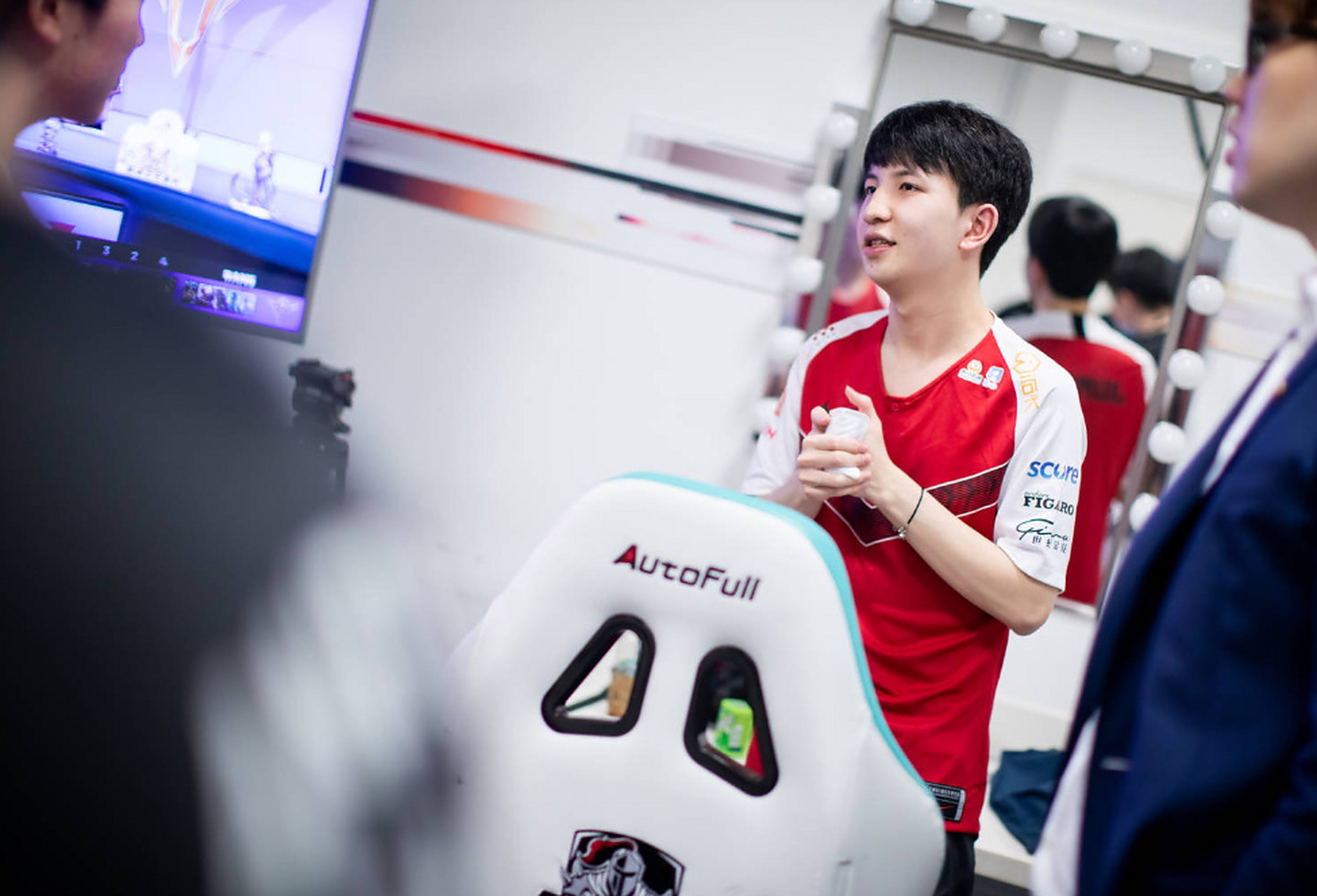 球速体育-JackeyLove意外战胜曼联，出色发挥引爆全场！